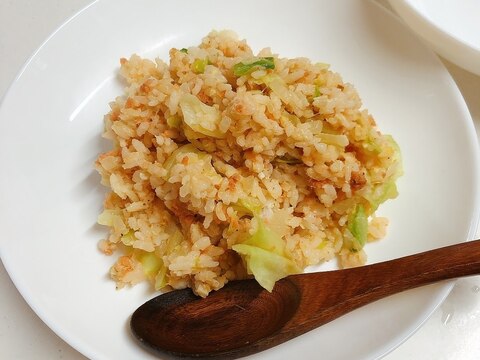 鮭フレークで♪鮭とキャベツのチャーハン